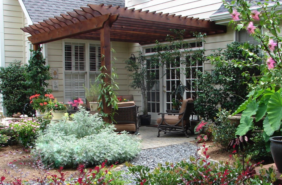 Outdoor living patio